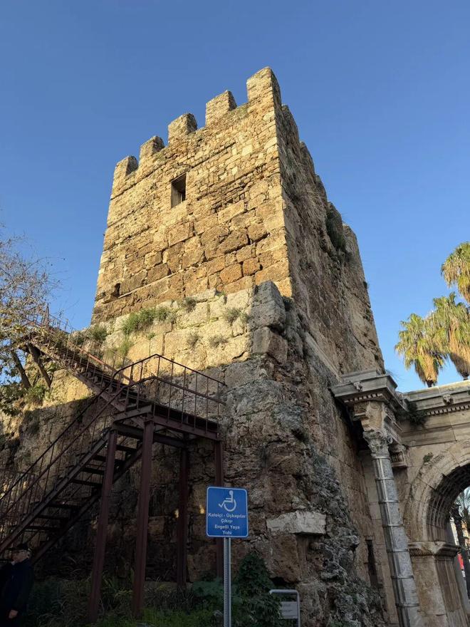 土耳其安塔利亚老城区游玩攻略 地中海畔的古城风光