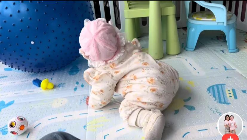 _胖虎妈妈:8个月妹妹叫爸爸 发育正常 罕见露正脸!苦尽甘来 不容易_胖虎妈妈:8个月妹妹叫爸爸 发育正常 罕见露正脸!苦尽甘来 不容易