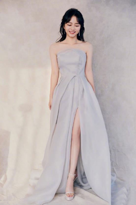 谭松韵30岁转型惊艳！水雾蓝长裙仙气十足，找到最适合的风格