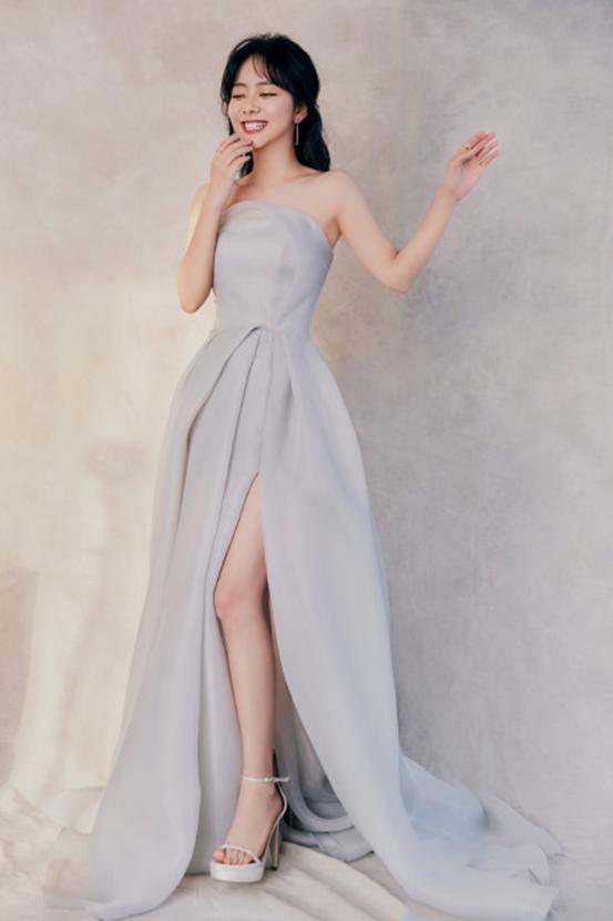 谭松韵30岁转型惊艳！水雾蓝长裙仙气十足，找到最适合的风格