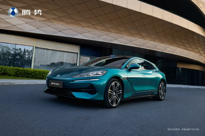 腾势Z9GT新色峡湾绿曝光 智驾带小蓝灯