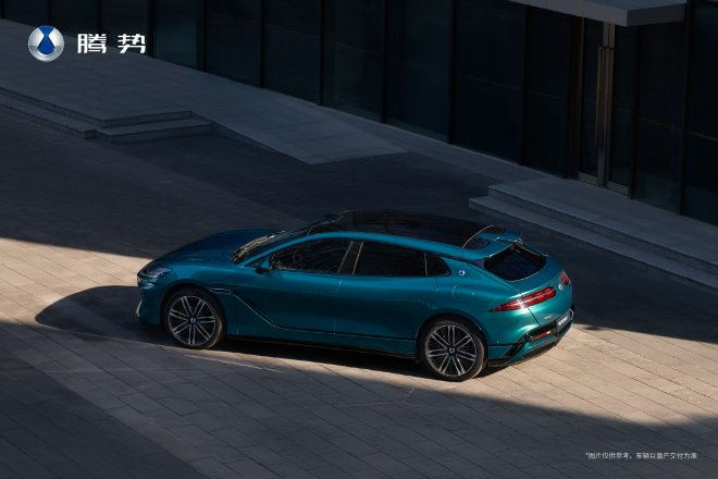 腾势Z9GT新色峡湾绿曝光 智驾带小蓝灯