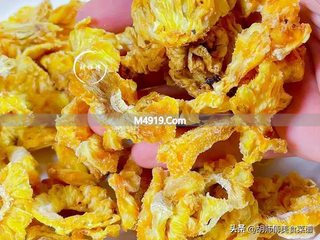 今年菠萝超便宜，10元4个超甜！教你做菠萝干当零食