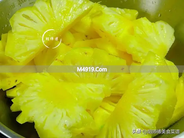 今年菠萝超便宜，10元4个超甜！教你做菠萝干当零食