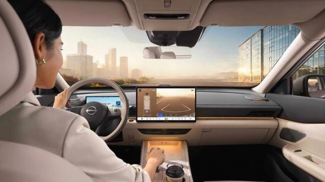 日产天籁内饰评测 NAPPA真皮移动大沙发 鸿蒙座舱大屏物理按键