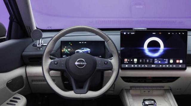 日产天籁内饰评测 NAPPA真皮移动大沙发 鸿蒙座舱大屏物理按键