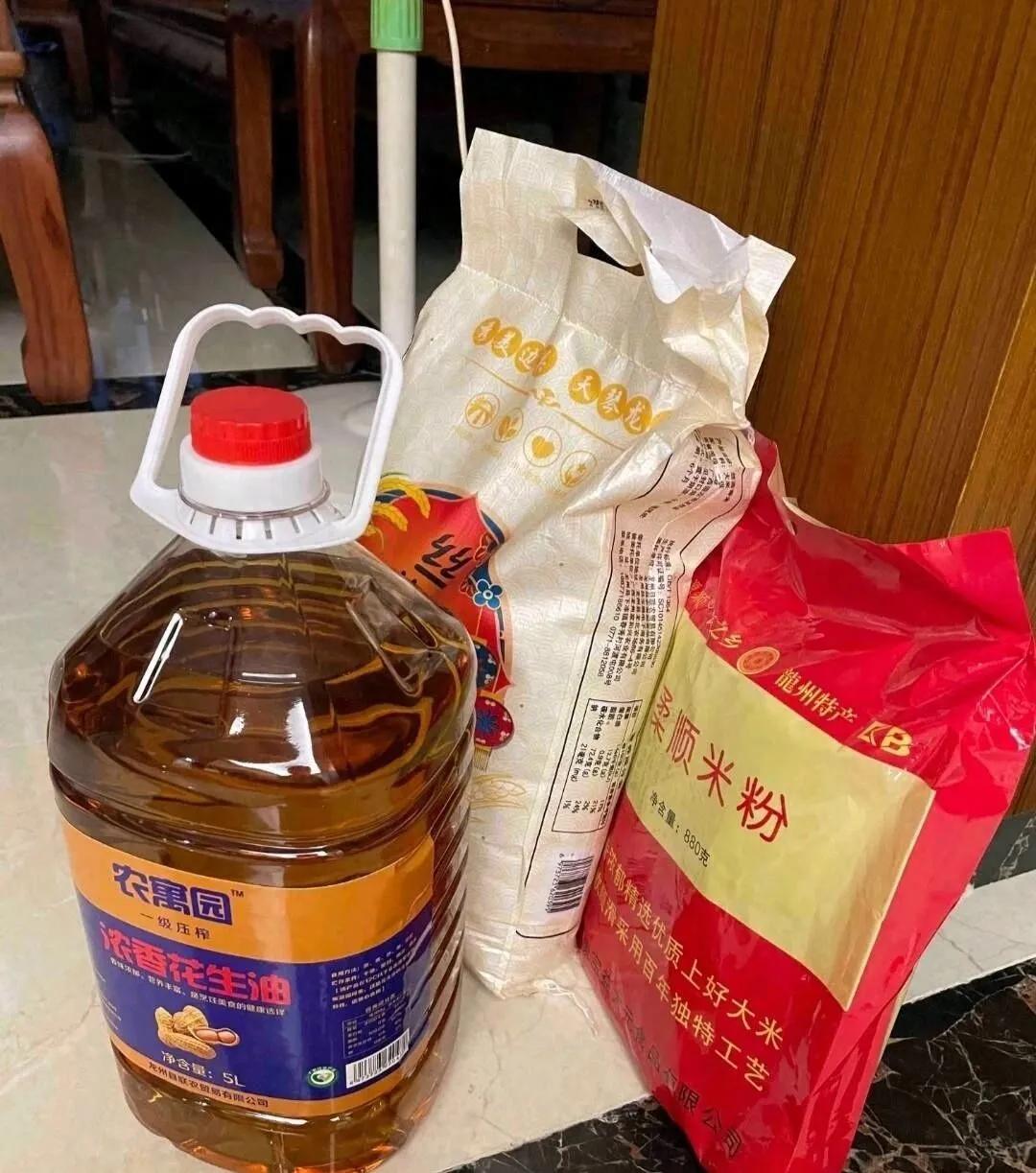 舅妈群里说今年不用拜年，炸出全家真心话