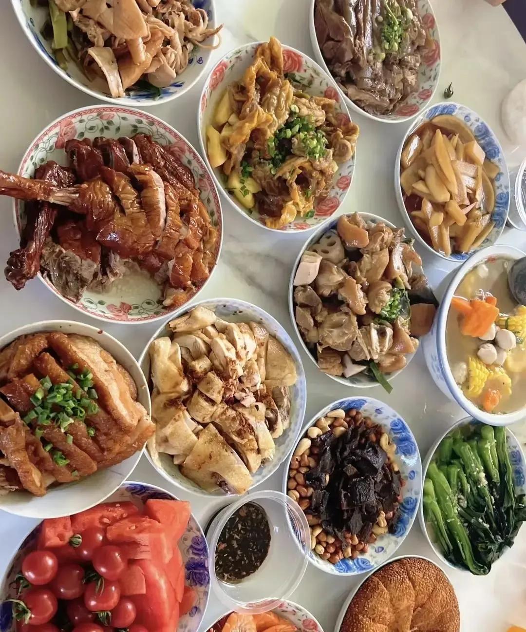 舅妈群里说今年不用拜年，炸出全家真心话