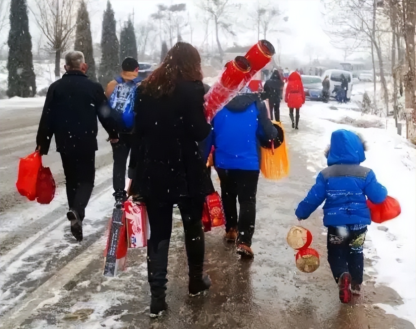“今年不用来拜年了”，舅妈的一句真心话，炸翻了家庭群__“今年不用来拜年了”，舅妈的一句真心话，炸翻了家庭群