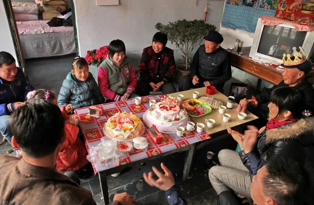 _“今年不用来拜年了”，舅妈的一句真心话，炸翻了家庭群_“今年不用来拜年了”，舅妈的一句真心话，炸翻了家庭群