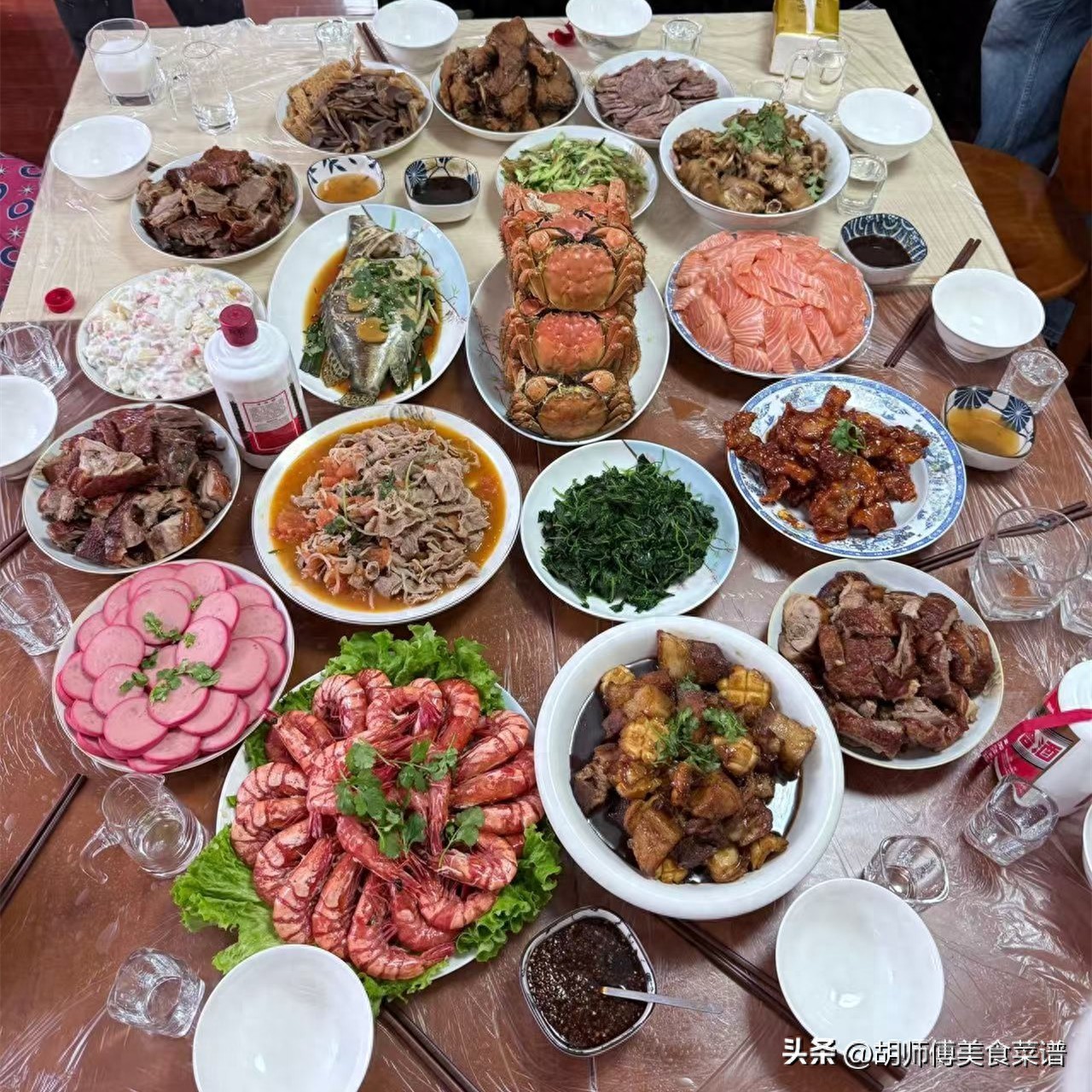 兄妹五人年夜饭大比拼，职业差距悬殊，最后一桌让人心酸