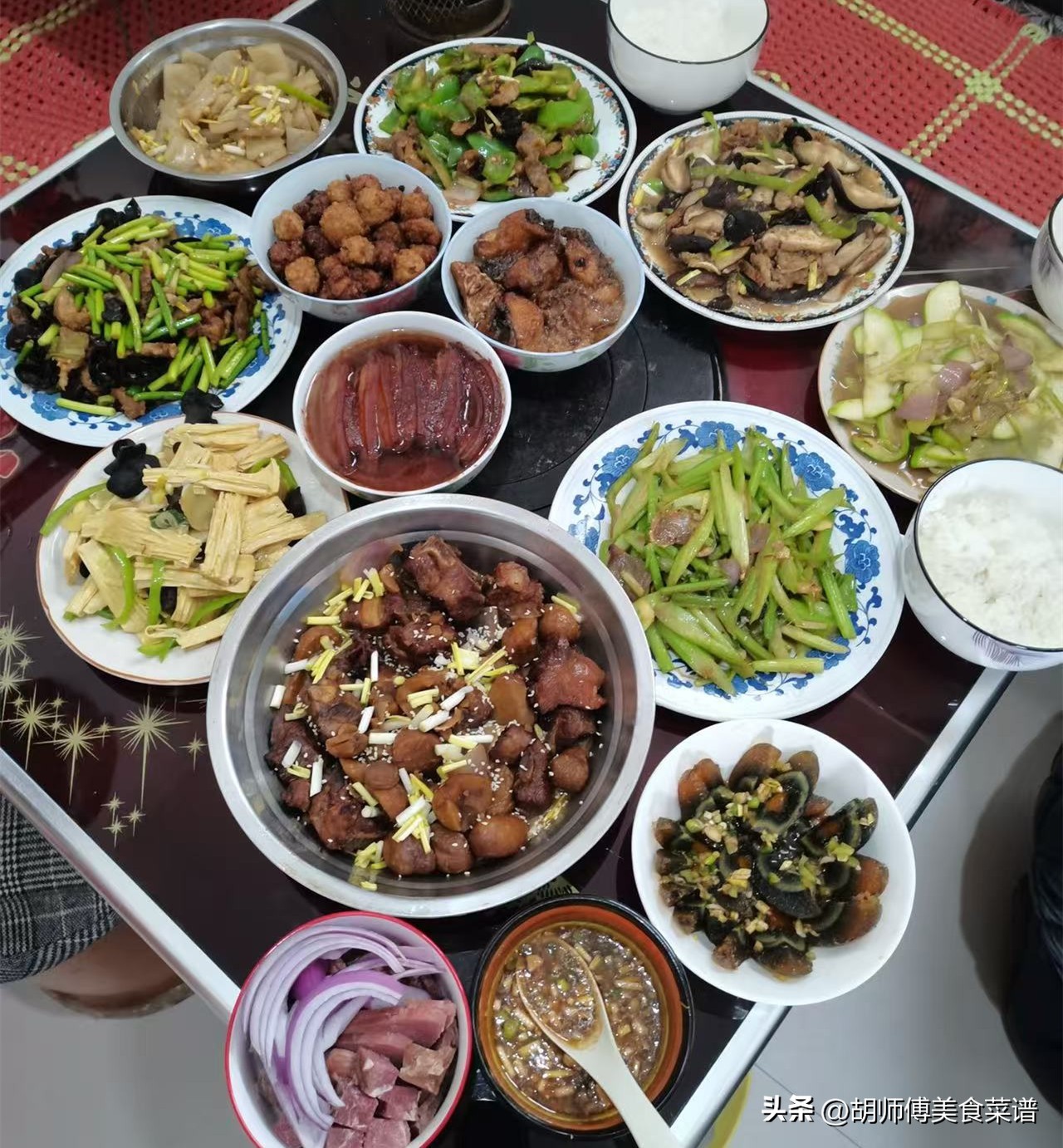 兄妹五人年夜饭大比拼，职业差距悬殊，最后一桌让人心酸