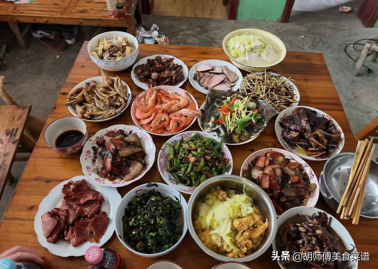 兄妹五人年夜饭大比拼，职业差距悬殊，最后一桌让人心酸