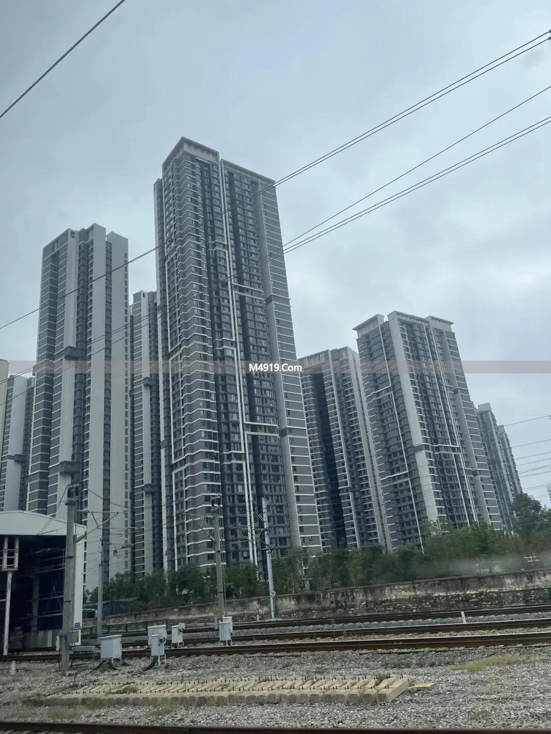 过年回村别只看车！村里人更在乎你工作稳不稳、能帮啥忙