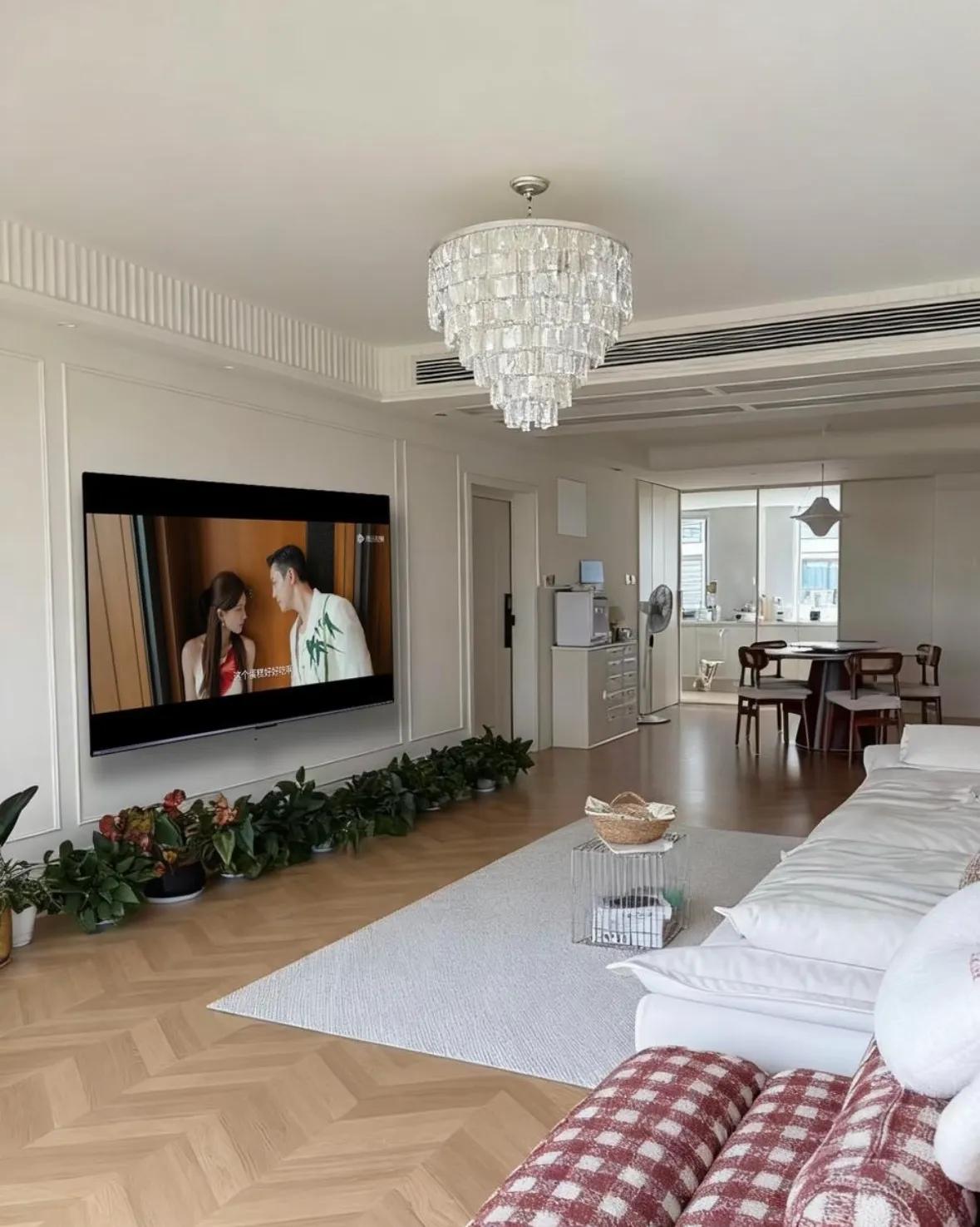 98寸与100寸电视对比：选哪个尺寸更好？别再乱选了