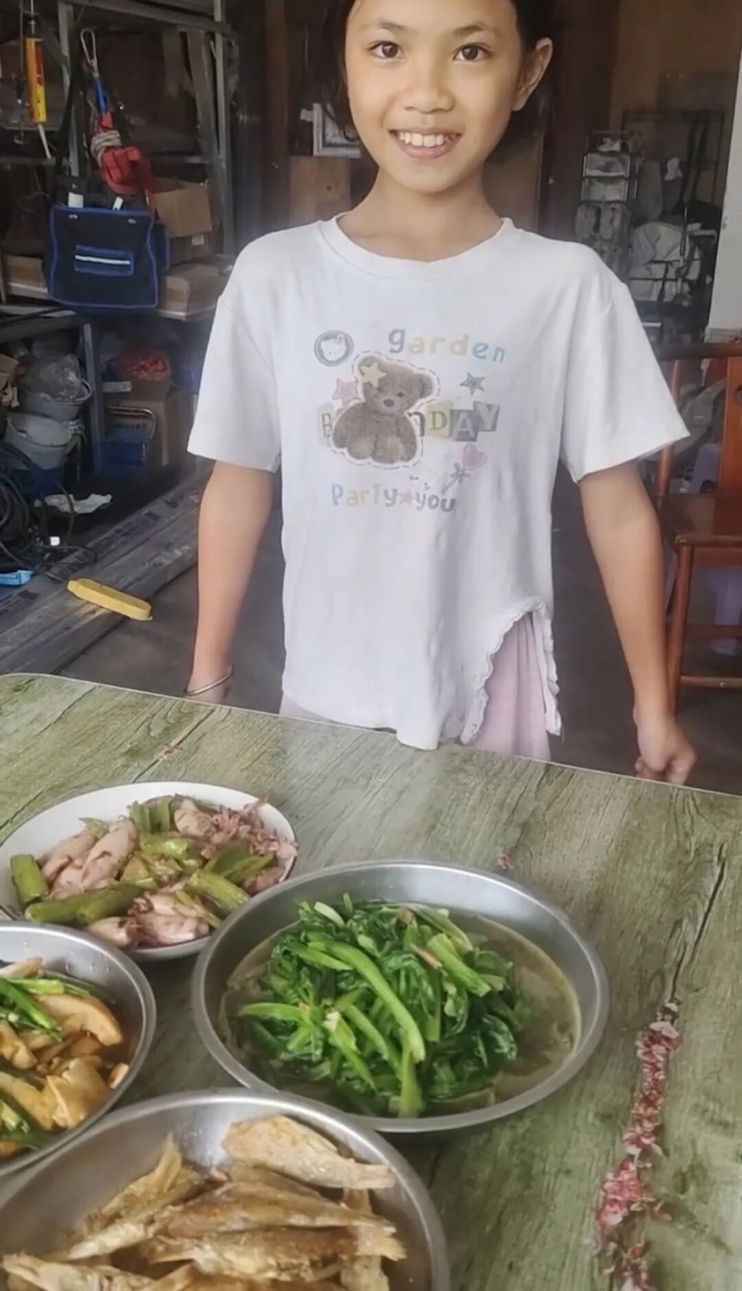 女儿炒四道菜上热搜，撕开多少家长的毒教育伤疤