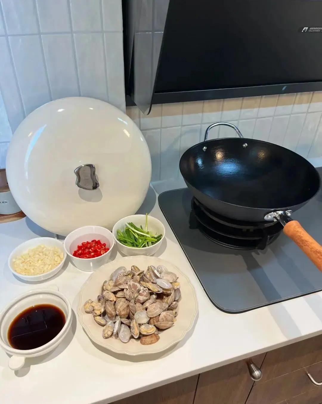 家里有这4种锅足够用了，别再乱买浪费钱