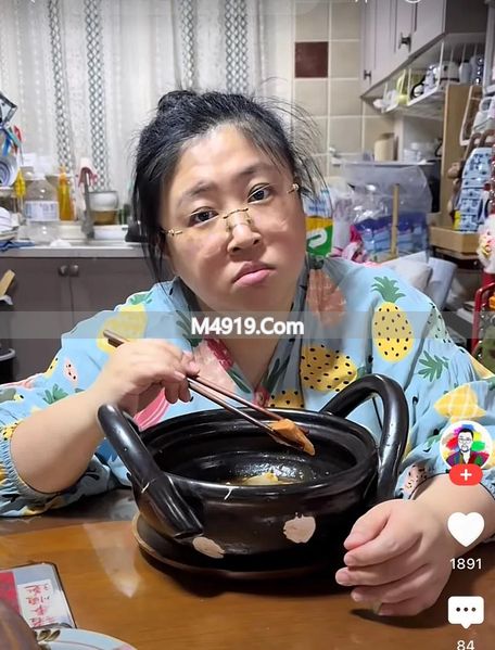 胡老师：央美高学历却做会计，购物狂的真实背景