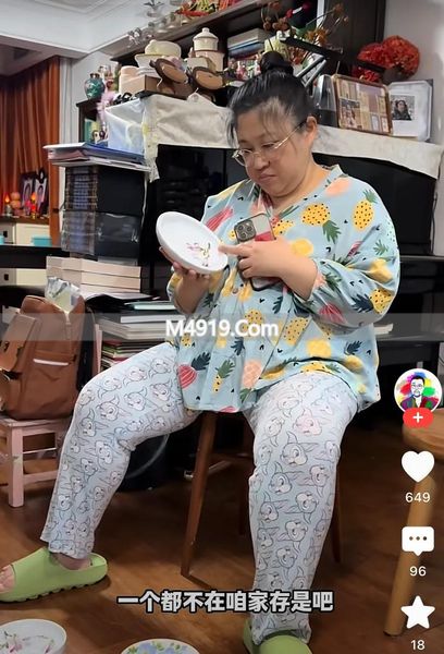 胡老师：央美高学历却做会计，购物狂的真实背景