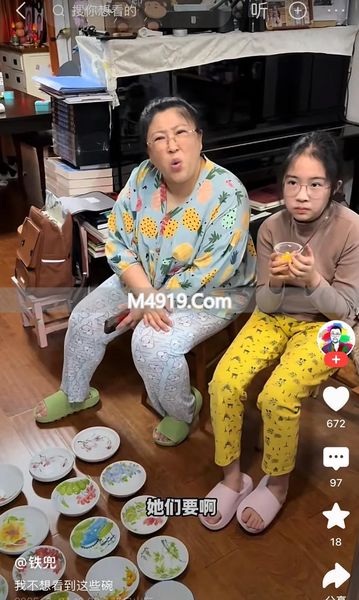 39岁胡老师：家里堆积成山还不停买买买！网友：又乱又胖 太糟心__39岁胡老师：家里堆积成山还不停买买买！网友：又乱又胖 太糟心