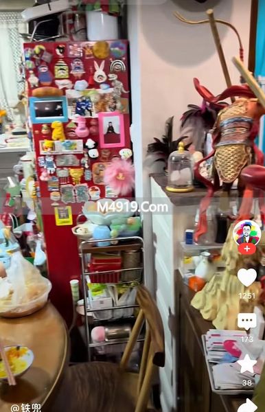 39岁胡老师：家里堆积成山还不停买买买！网友：又乱又胖 太糟心_39岁胡老师：家里堆积成山还不停买买买！网友：又乱又胖 太糟心_