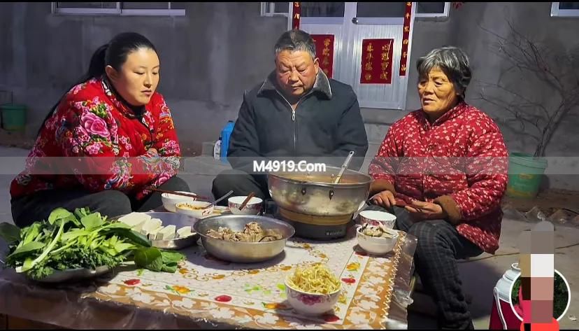 _老吕一家：胖吕与父母走得近，直播挣钱其乐融融，小二姐不痛快…_老吕一家：胖吕与父母走得近，直播挣钱其乐融融，小二姐不痛快…