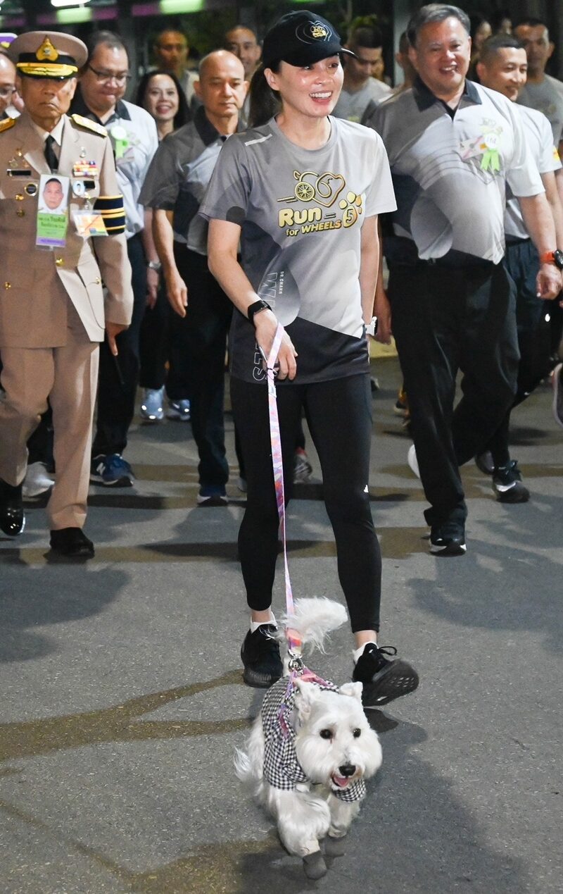 泰国苏提达王后热衷公益跑，展现多样技能受众人称赞