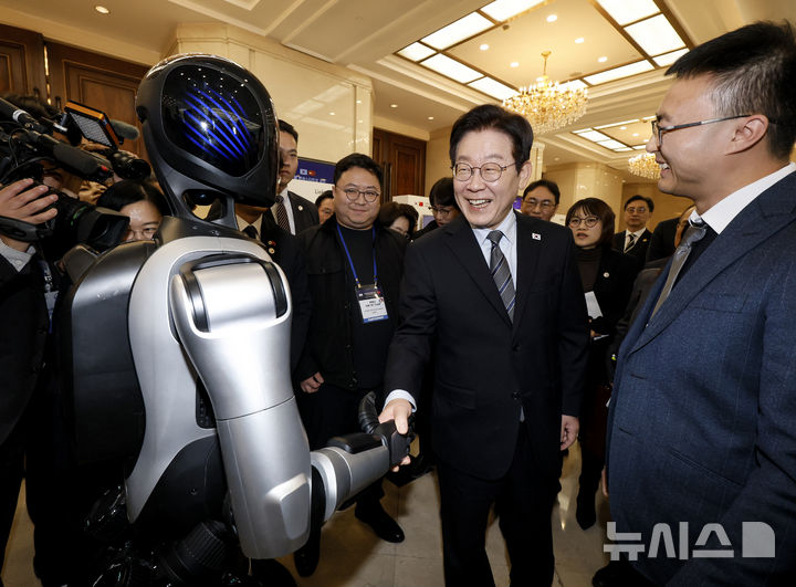 韩国总统李在明访华第四天在上海，夫妻二人行程满满