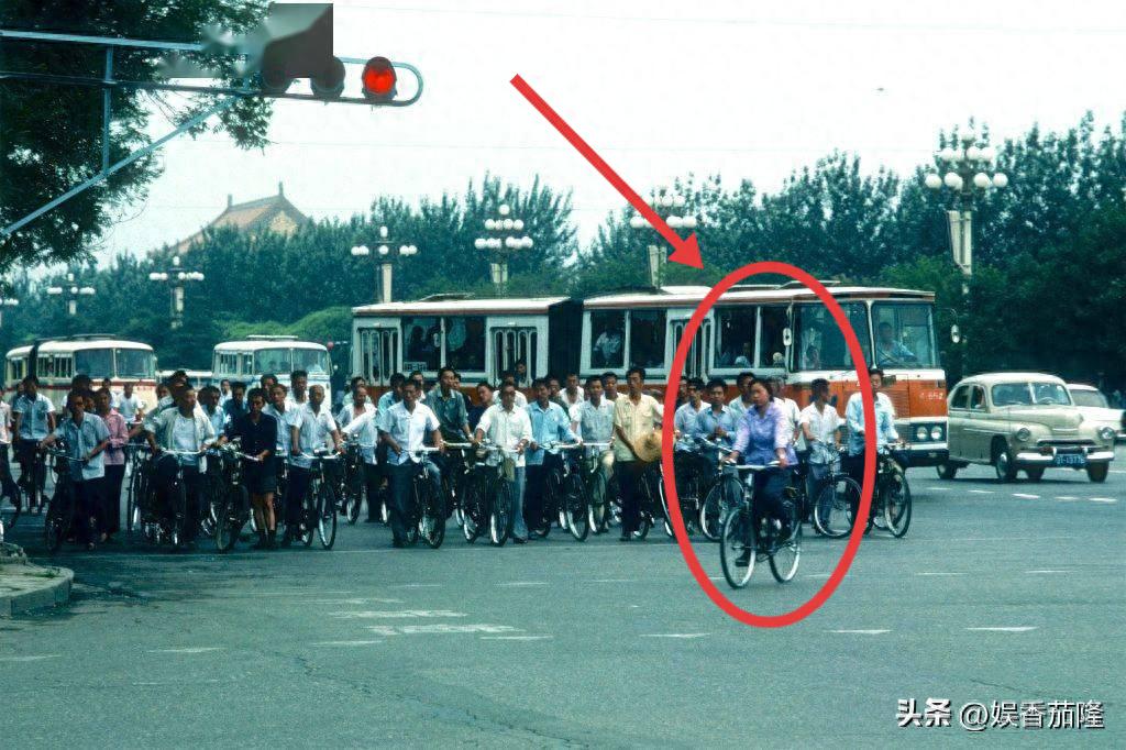 70年代回忆杀：冰棍、小贩、露天电影，那些难忘的老时光