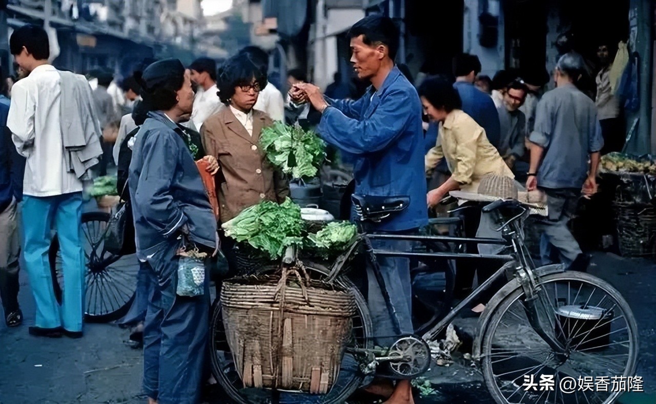 70年代回忆杀：冰棍、小贩、露天电影，那些难忘的老时光