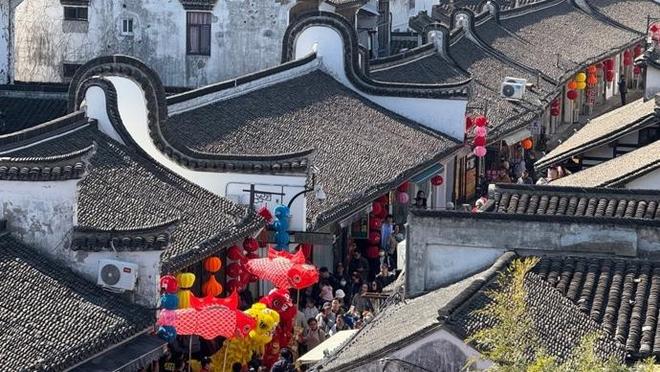 2026 年高桥老街新春活动丰富，特色满满，年味十足