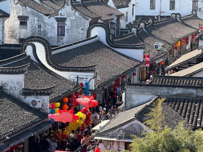 2026 年高桥老街新春活动丰富，特色满满，年味十足