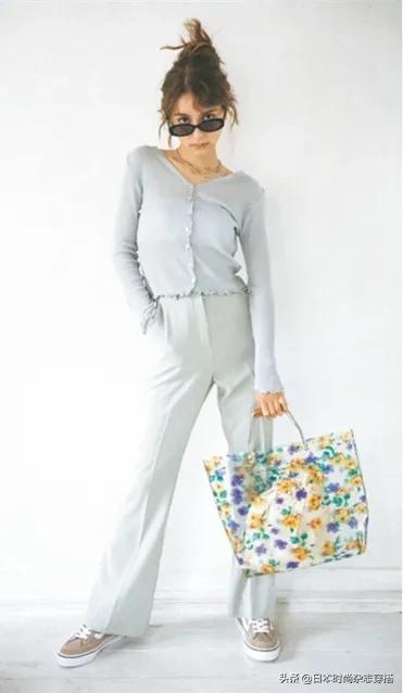 日系雾霾色中线长裤反复穿搭运用及秋季露肌小性感搭配