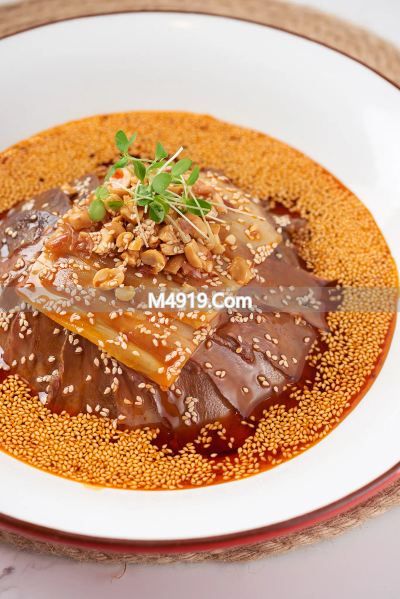 四川夫妻肺片：独特风味背后的爱情、制作与生活哲学