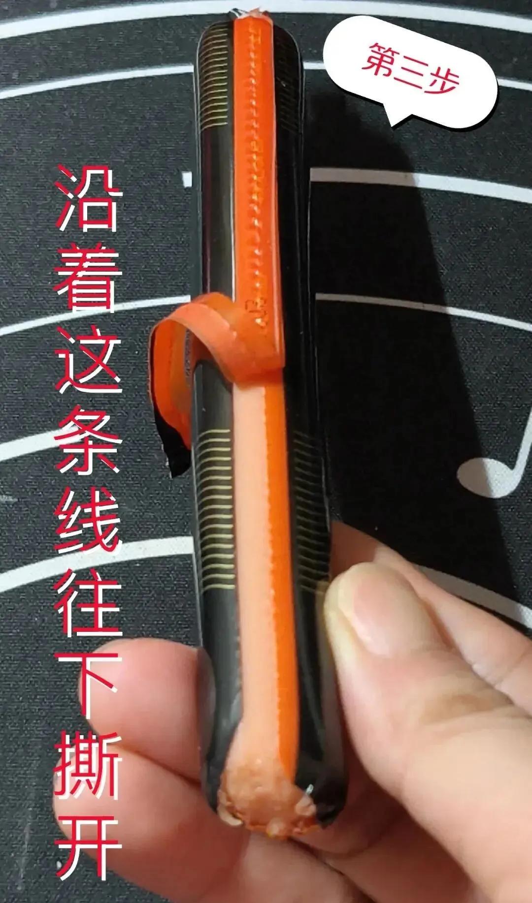 揭秘常被骂蠢的设计真相，如开火腿肠和新袜子小铁钩用法