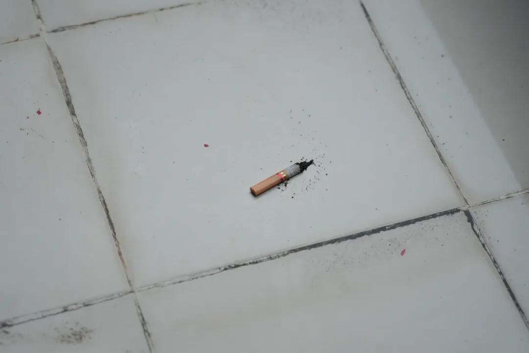 受不了二手烟？居民楼楼道吸烟投诉多，试试友好沟通提诉求