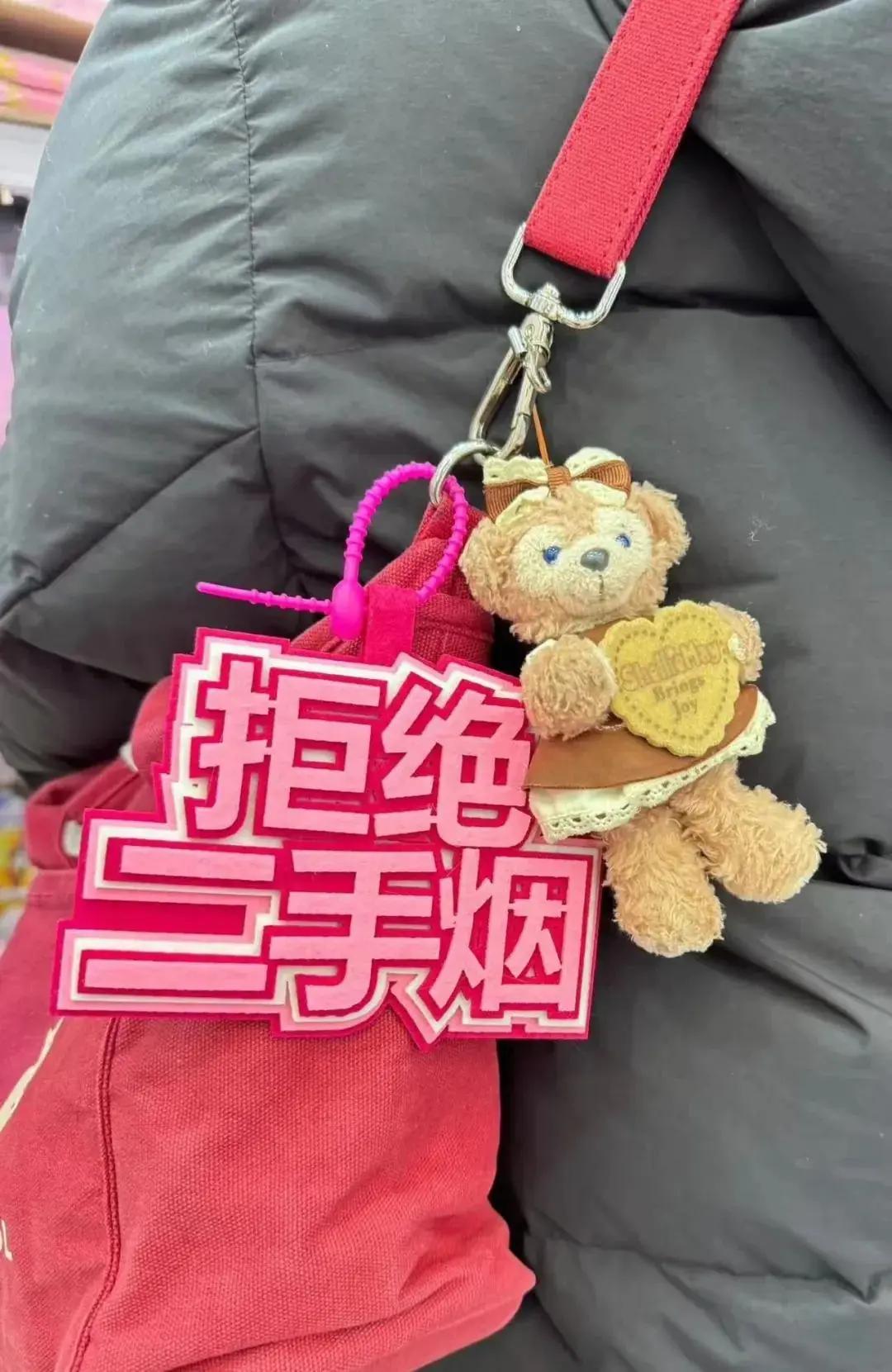 _邻居阳台抽烟怎么解决_邻居在楼道里和自家阳台上抽烟,凭什么让我吸“二手烟”?