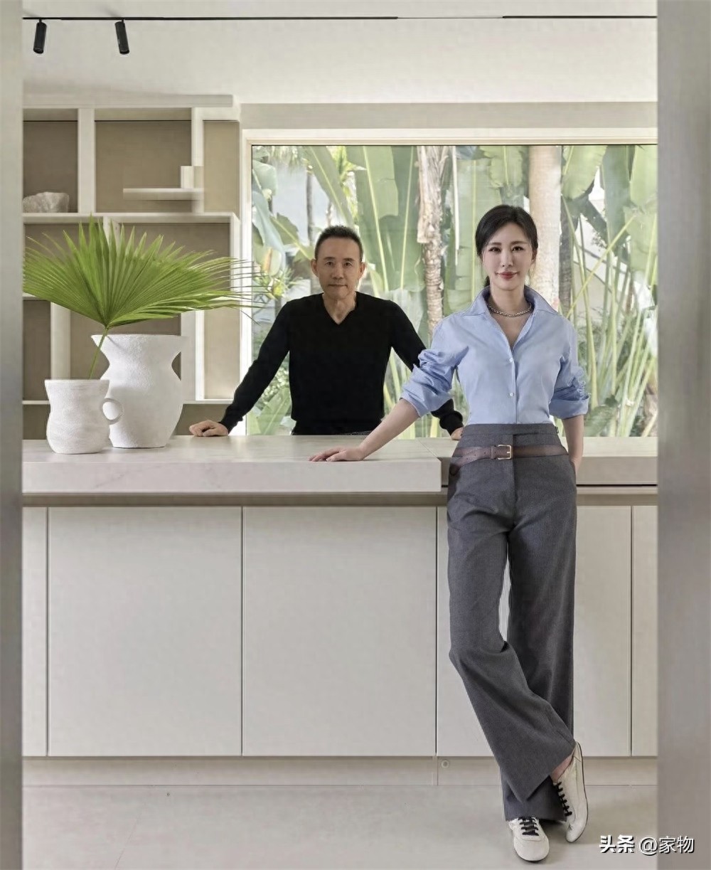 王石田朴珺深圳别墅曝光！装修高级却被吐槽假书没底蕴