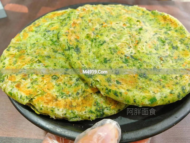 菠菜葱花饼做法超简单，外酥里软，四季可换菜做