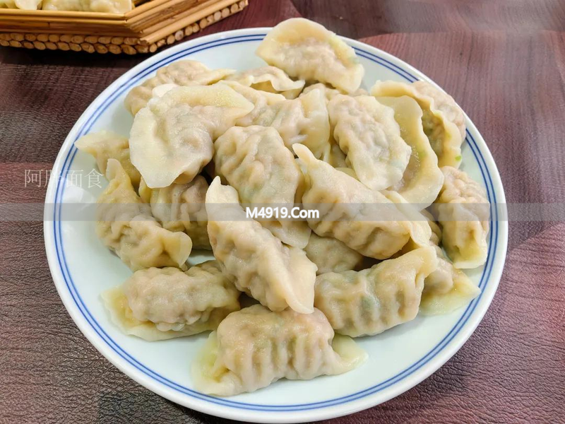 蒜苗馅饺子新吃法，鲜香不腻，比韭菜馅还好吃！做法看这里