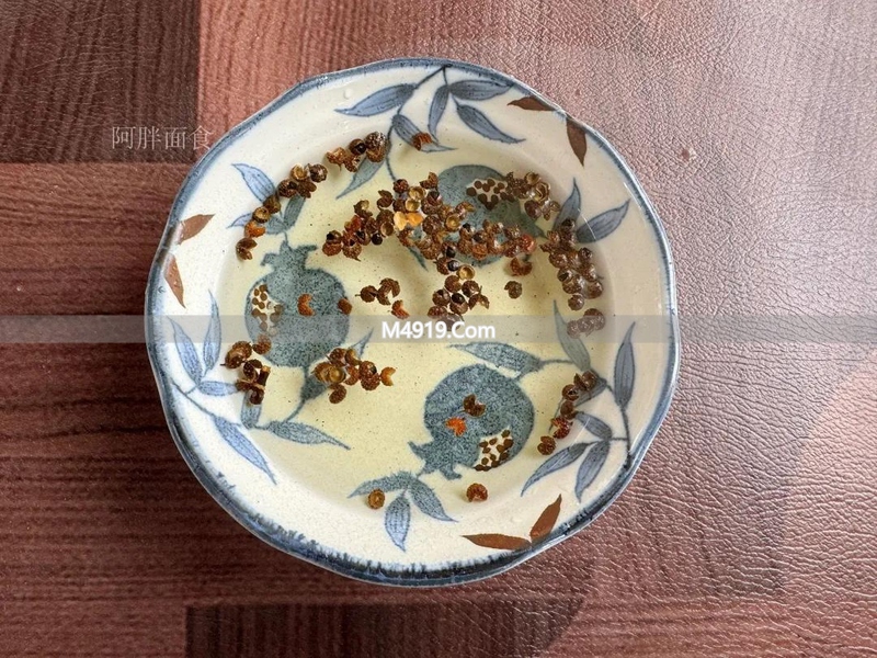 蒜苗馅饺子新吃法，鲜香不腻，比韭菜馅还好吃！做法看这里