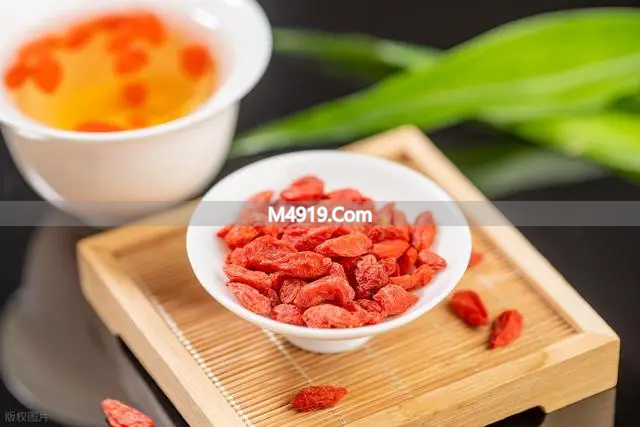 枸杞和茶叶能一起泡吗？成分无冲突，营养口感还互补