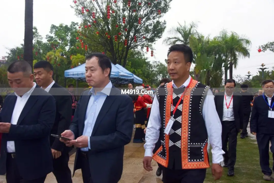 景谷大白茶开采仪式举行，众多领导嘉宾出席