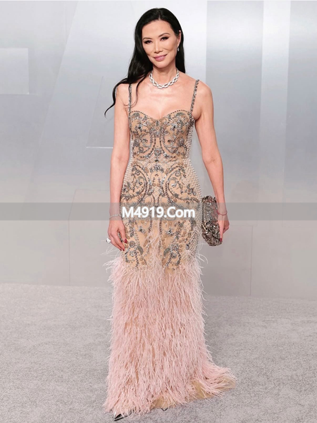 2026 年奥斯卡派对邓文迪母女惊艳亮相，造型吸睛