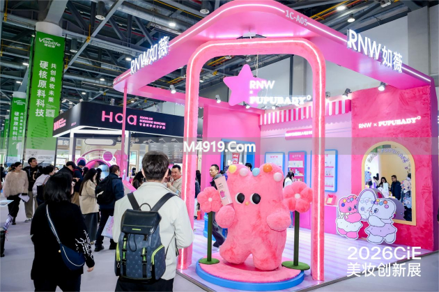 RNW如薇携奶噗噗联名系列亮相CiE美妆创新展，获大奖