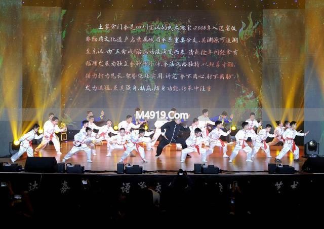 达州校园艺术节：非遗板凳龙等巴文化表演燃爆全场