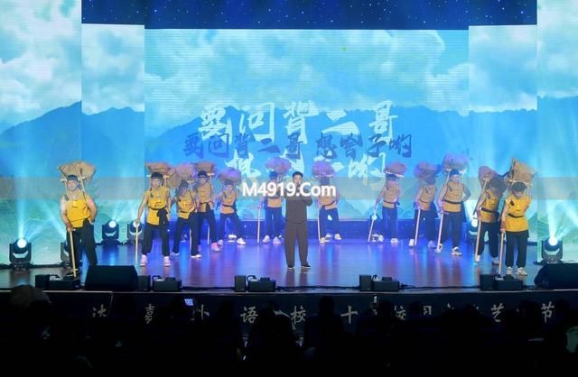 达州校园艺术节：非遗板凳龙等巴文化表演燃爆全场