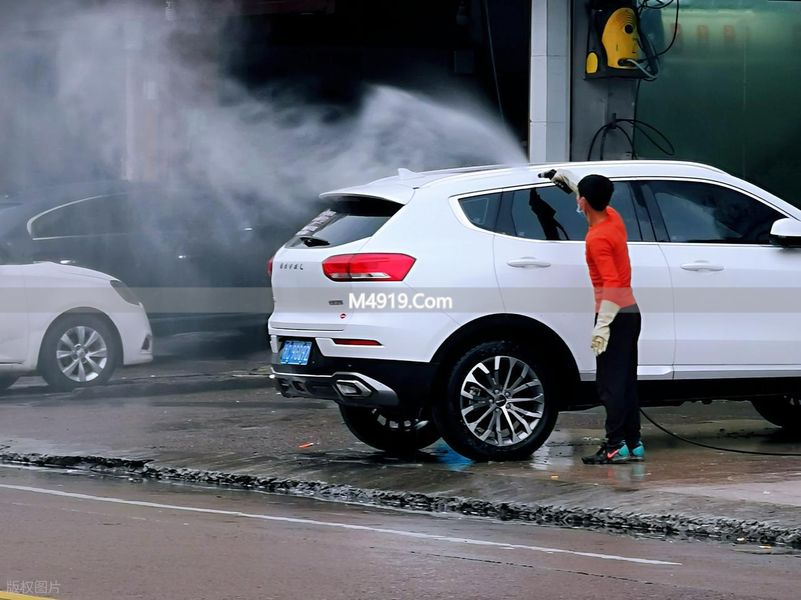 _洗车故意把车划坏_洗车工故意把车子弄花