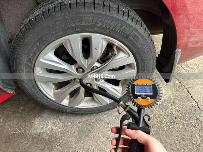 洗车店总打2.5胎压？电车SUV这样调才安全