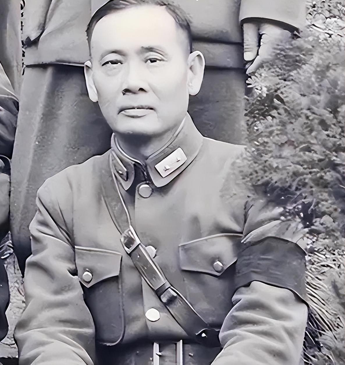 1960年开国上将拜访鸡场老农，背后故事不简单